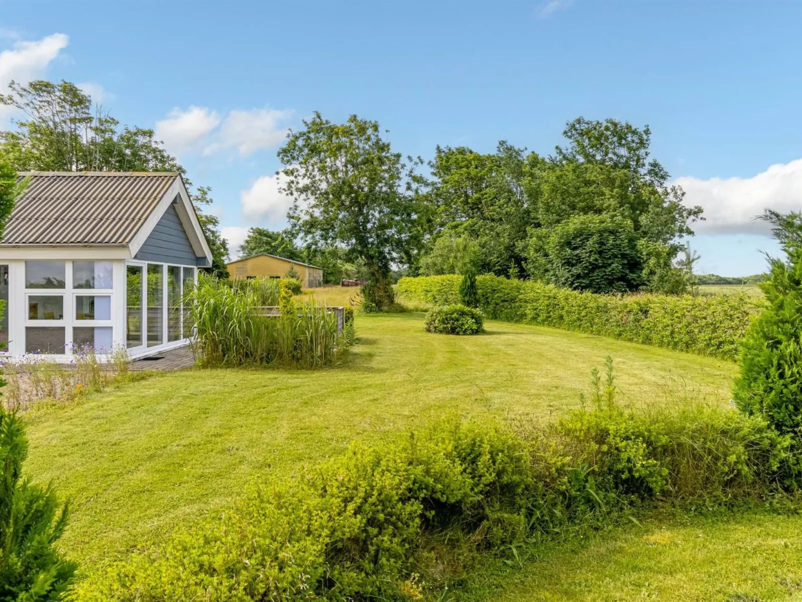 "Thrine" - 24km from the sea-Buiten