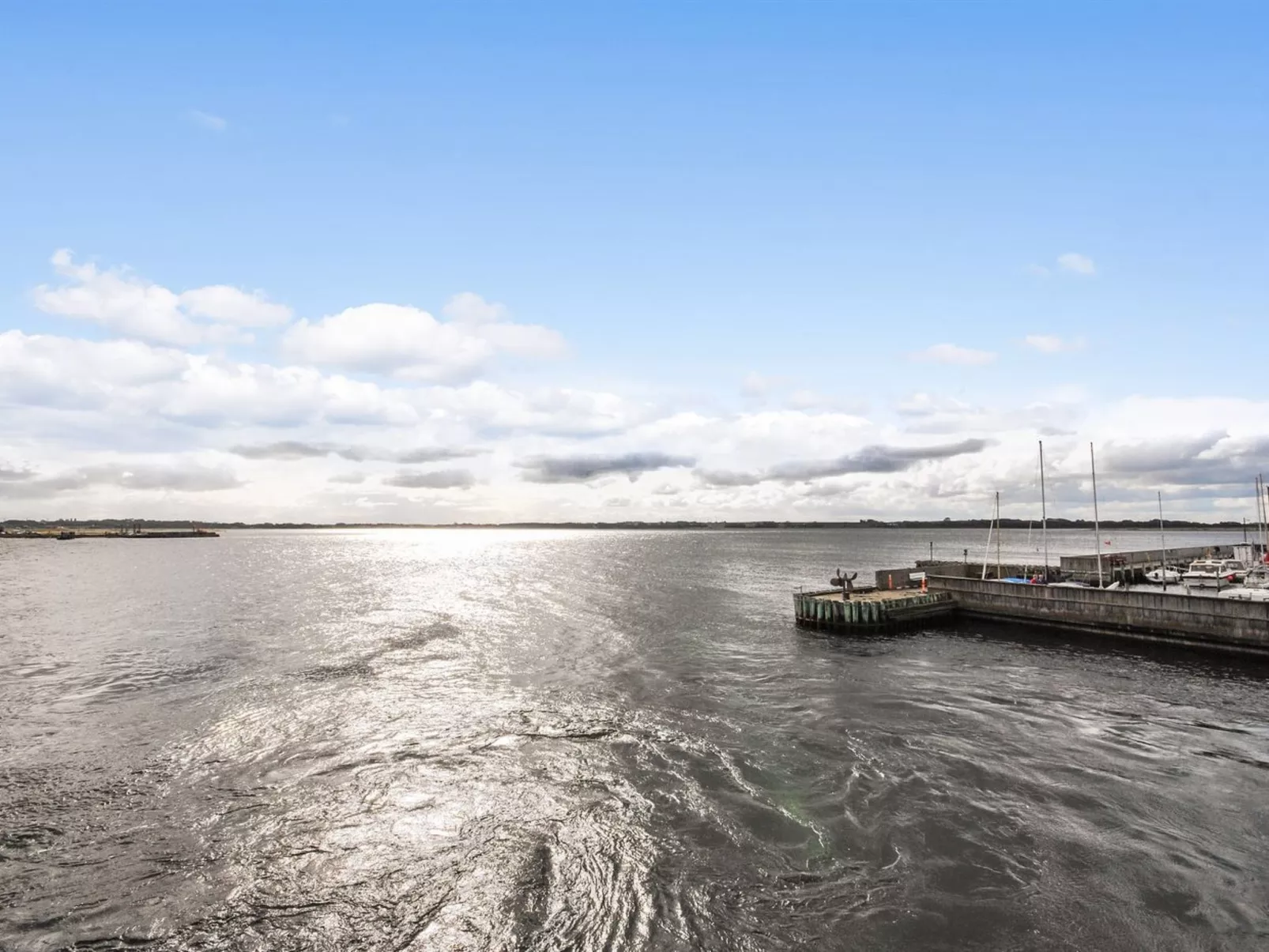 "Mirja" - 50m to the fjord-Buiten