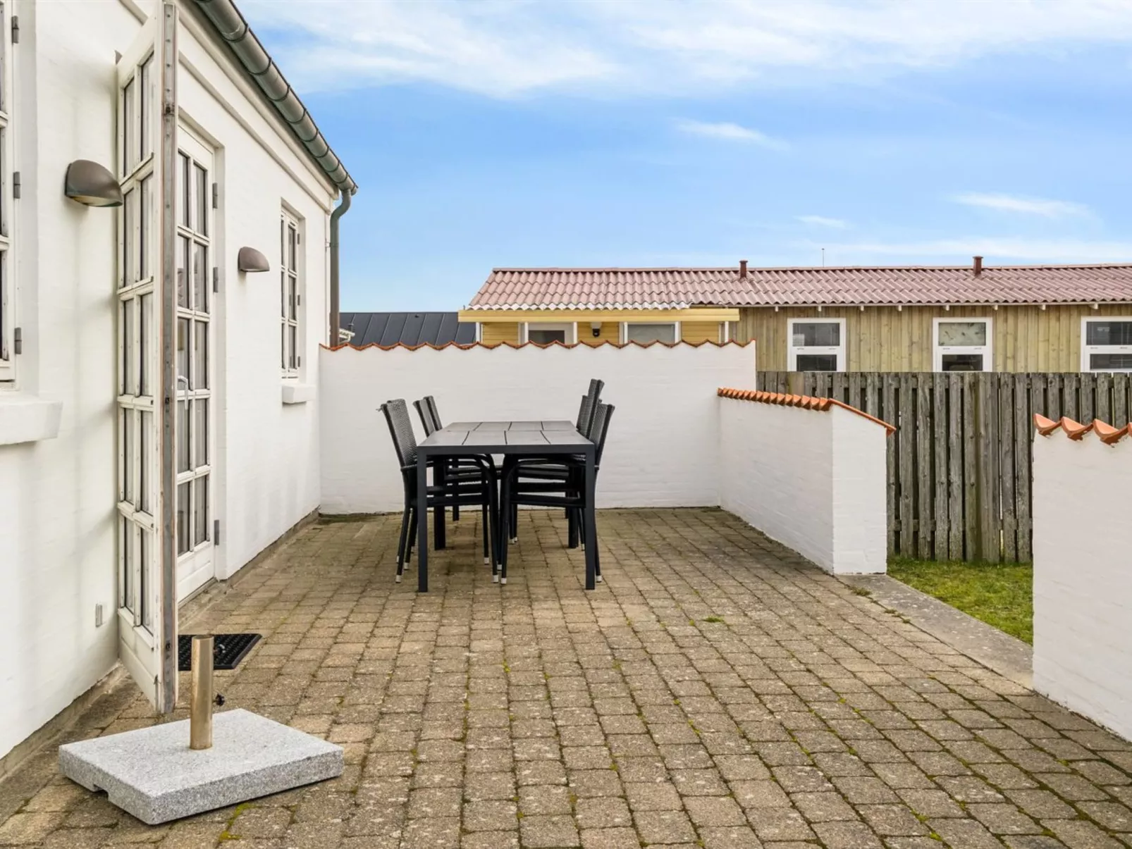 "Birtir" - 200m from the sea-Buiten