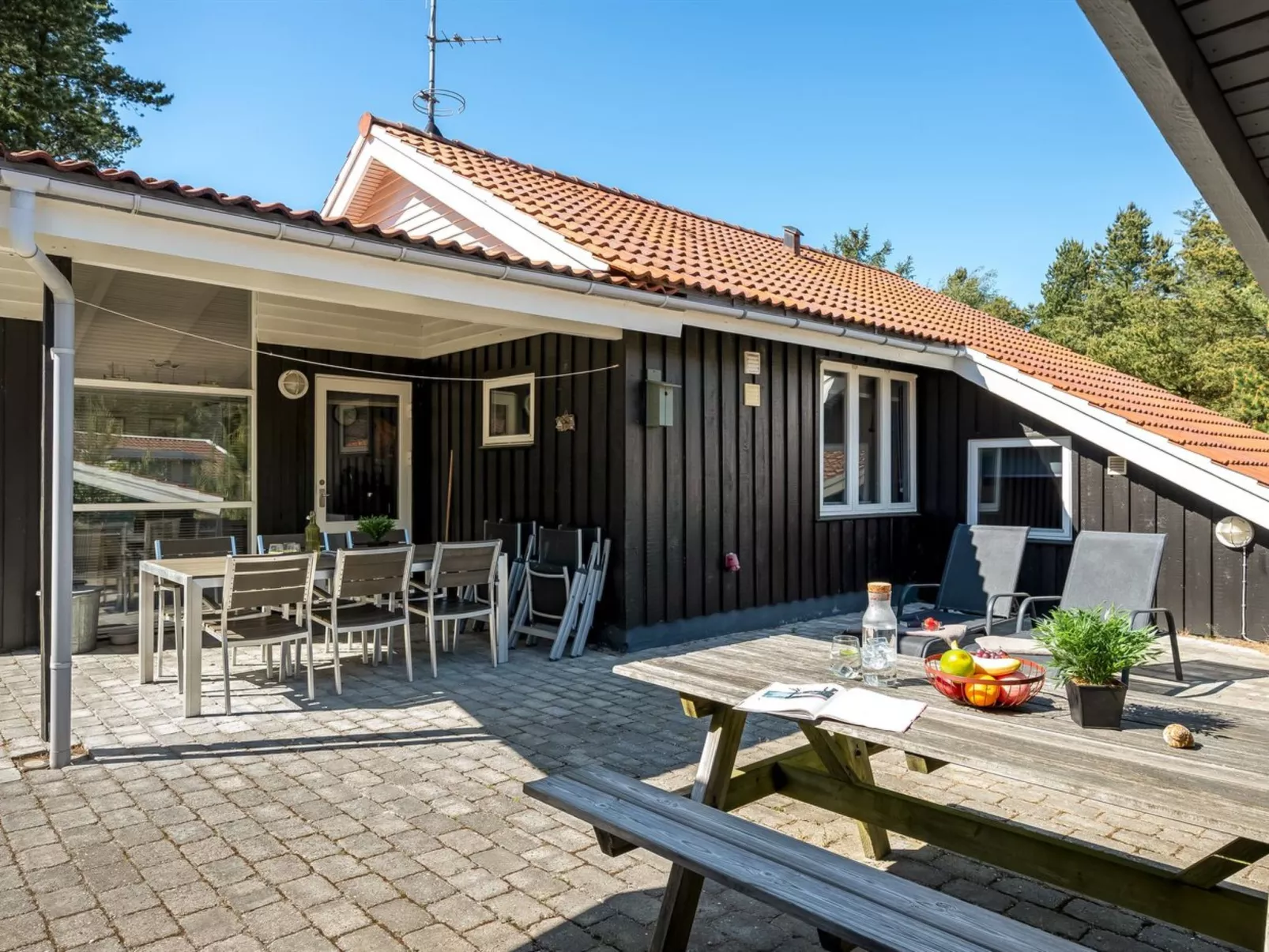 "Augustine" - 1.6km from the sea-Buiten