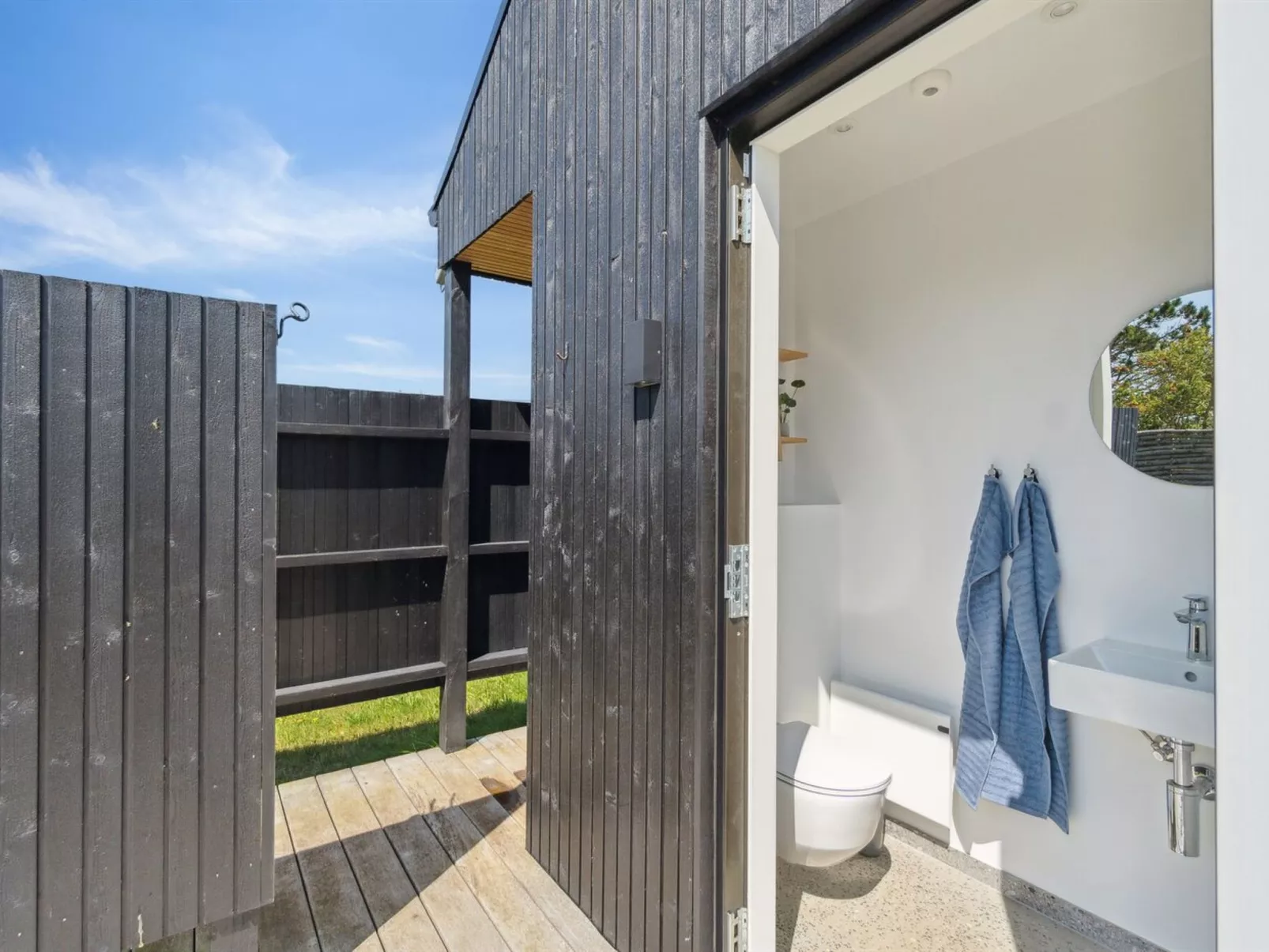 "Toyah" - 400m from the sea-Binnen