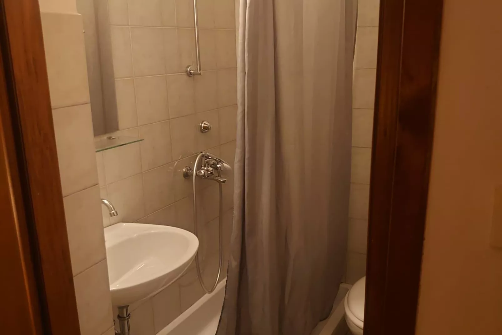 Villa Peragić - Triple Room with Balcony and Private External Bathroom-Badkamer