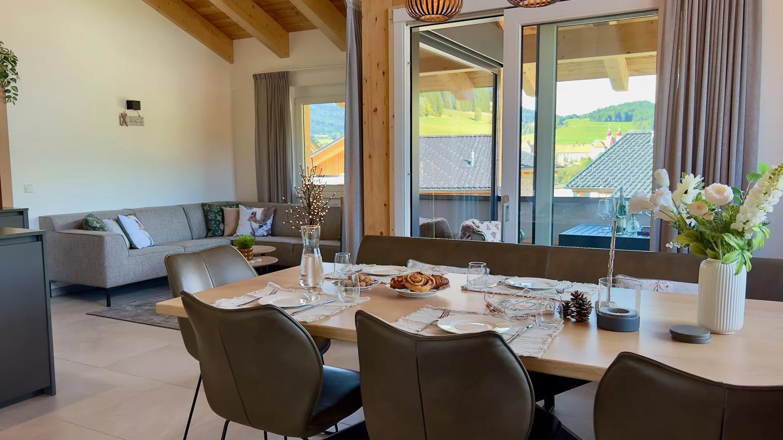 Almchalet Alpenglück-Eetkamer