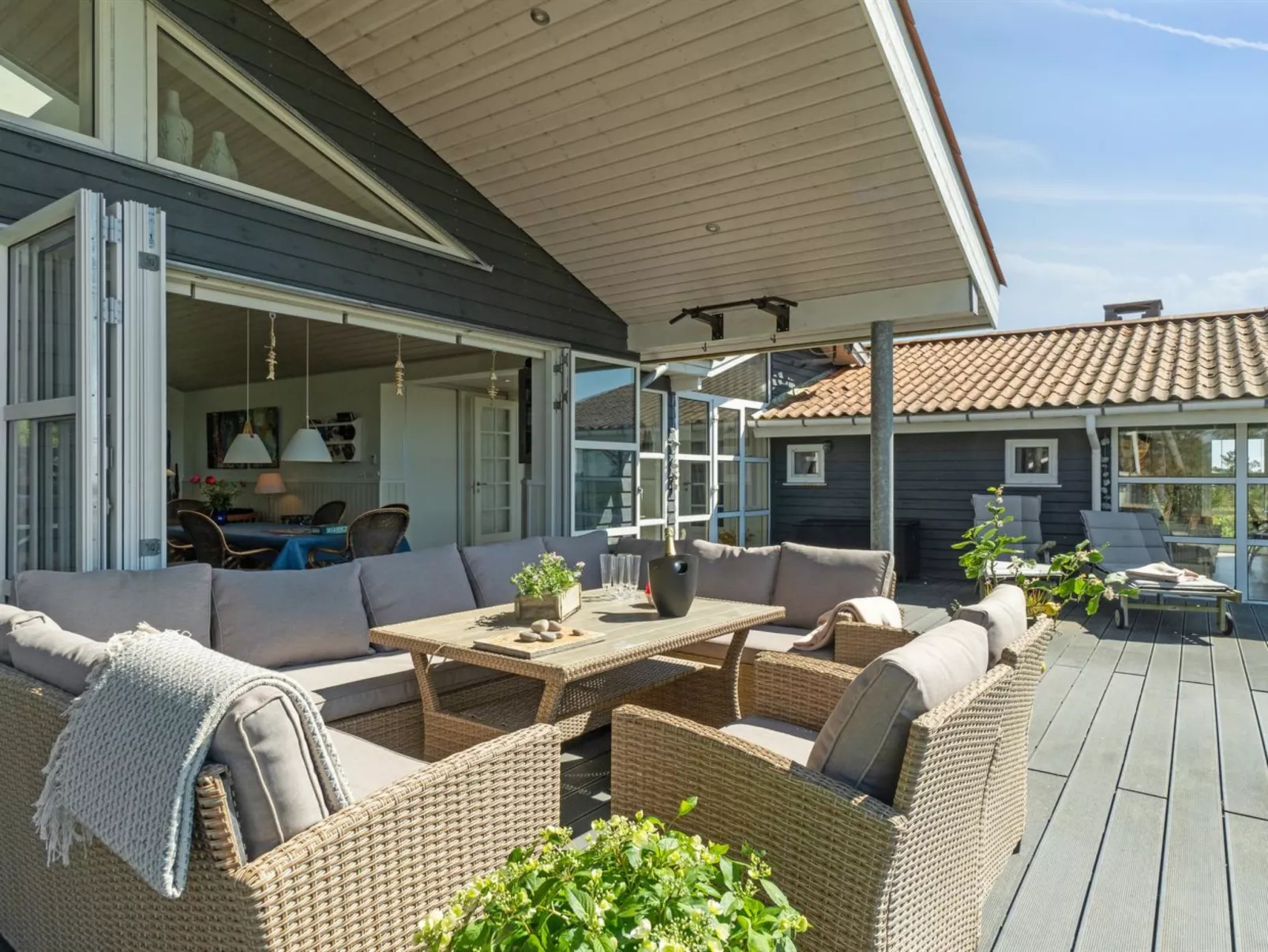 "Hening" - 50m from the sea-Buiten