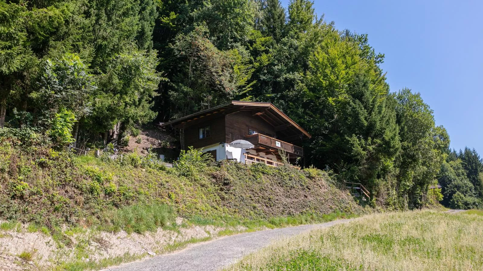 Sonnenhütte-Buitenkant zomer