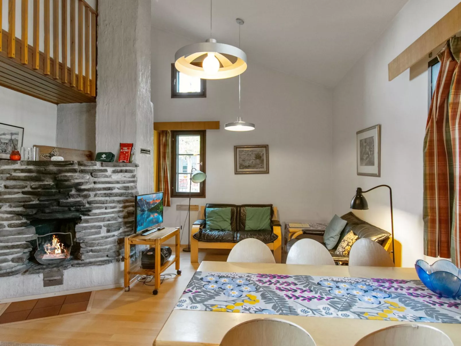 Saarihely b 13-Binnen