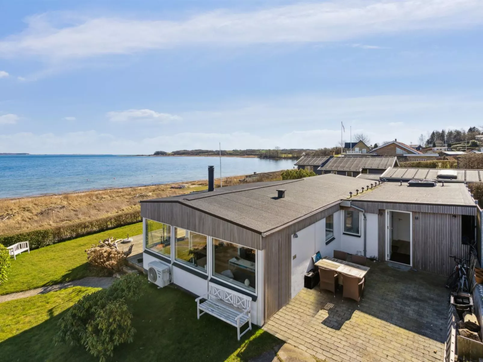 "Solbritt" - 30m from the sea-Buiten