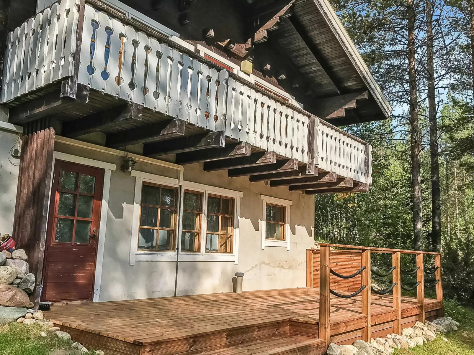 Hyrynpirtti mökki-Binnen