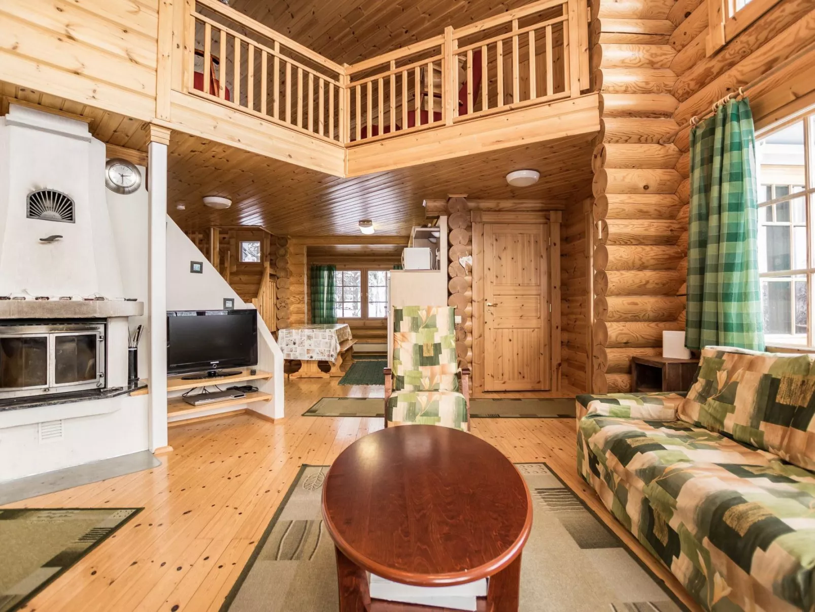 Aurinkoinen hirsimökki-Binnen