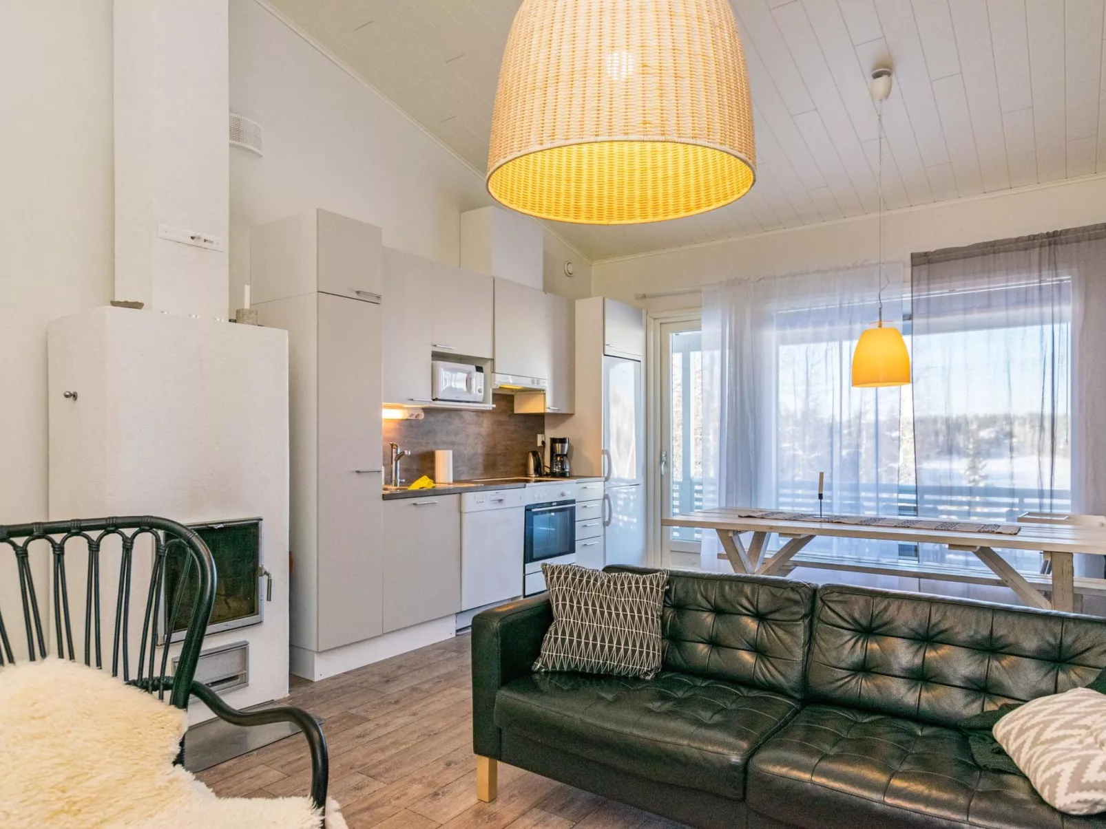 Skivillas 78 ukkohalla (1)-Binnen