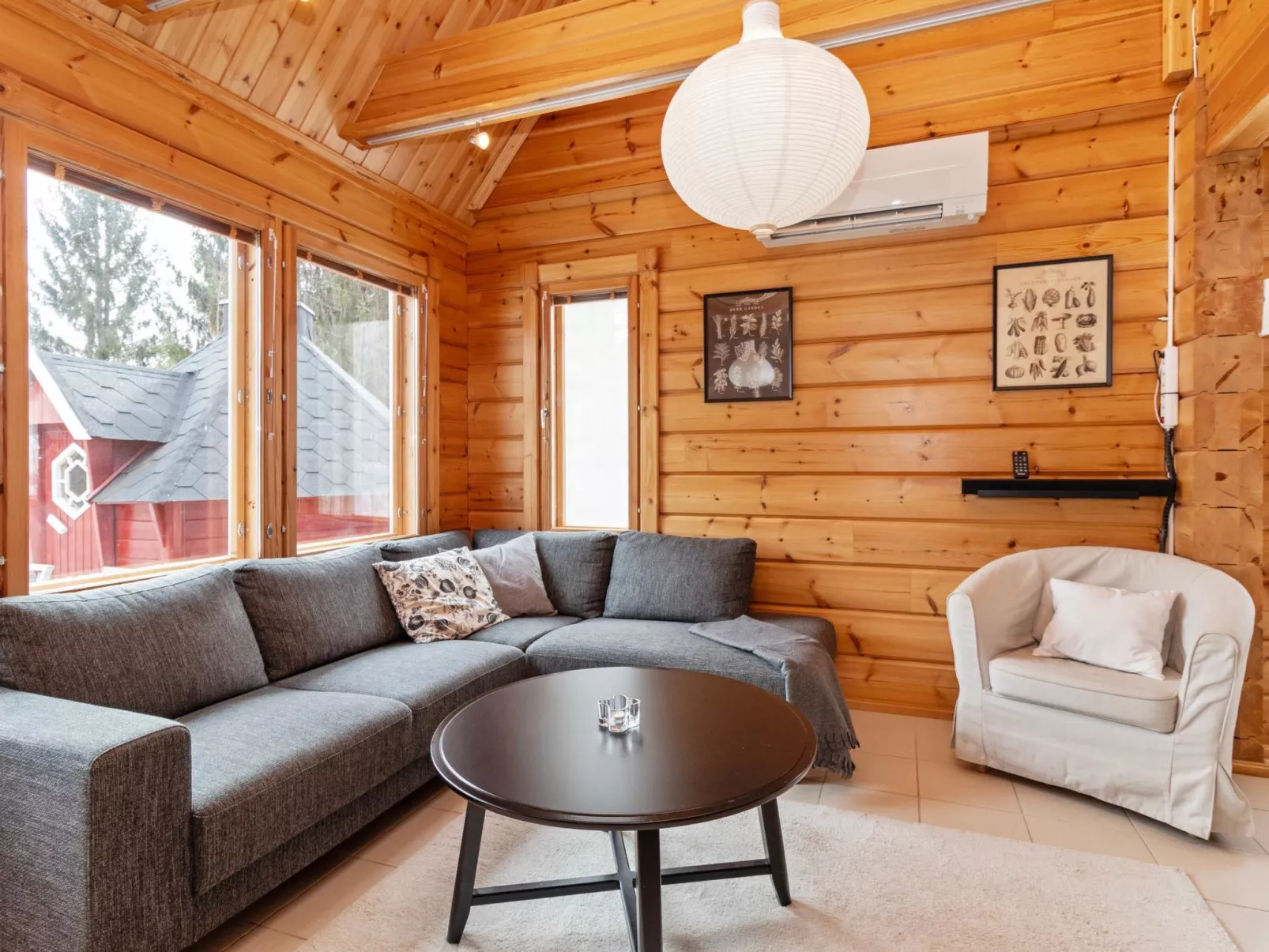 Tintin mökki-Binnen