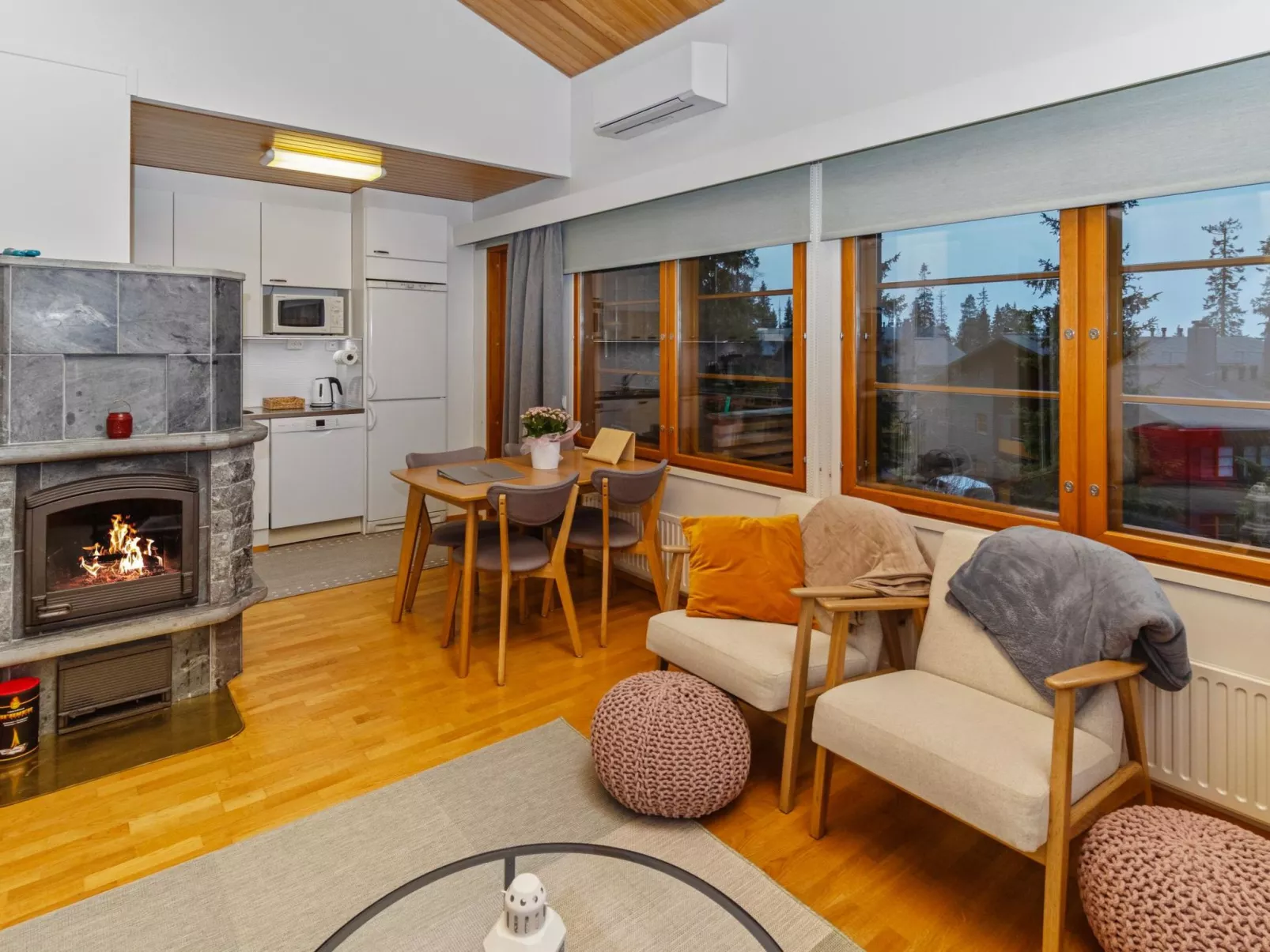 Karhunvartijanmaja d4-Binnen