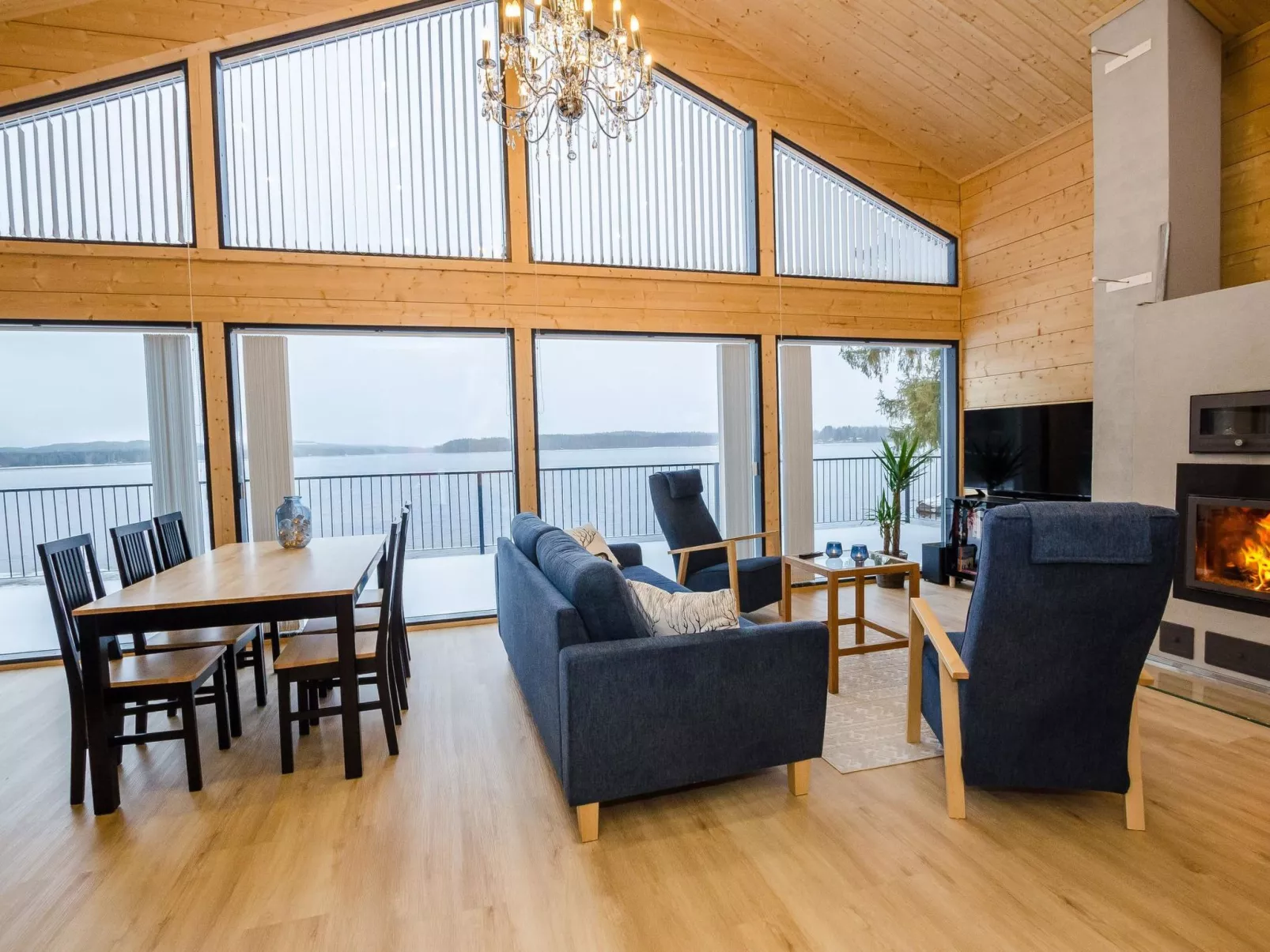 Lakeside villa-Binnen