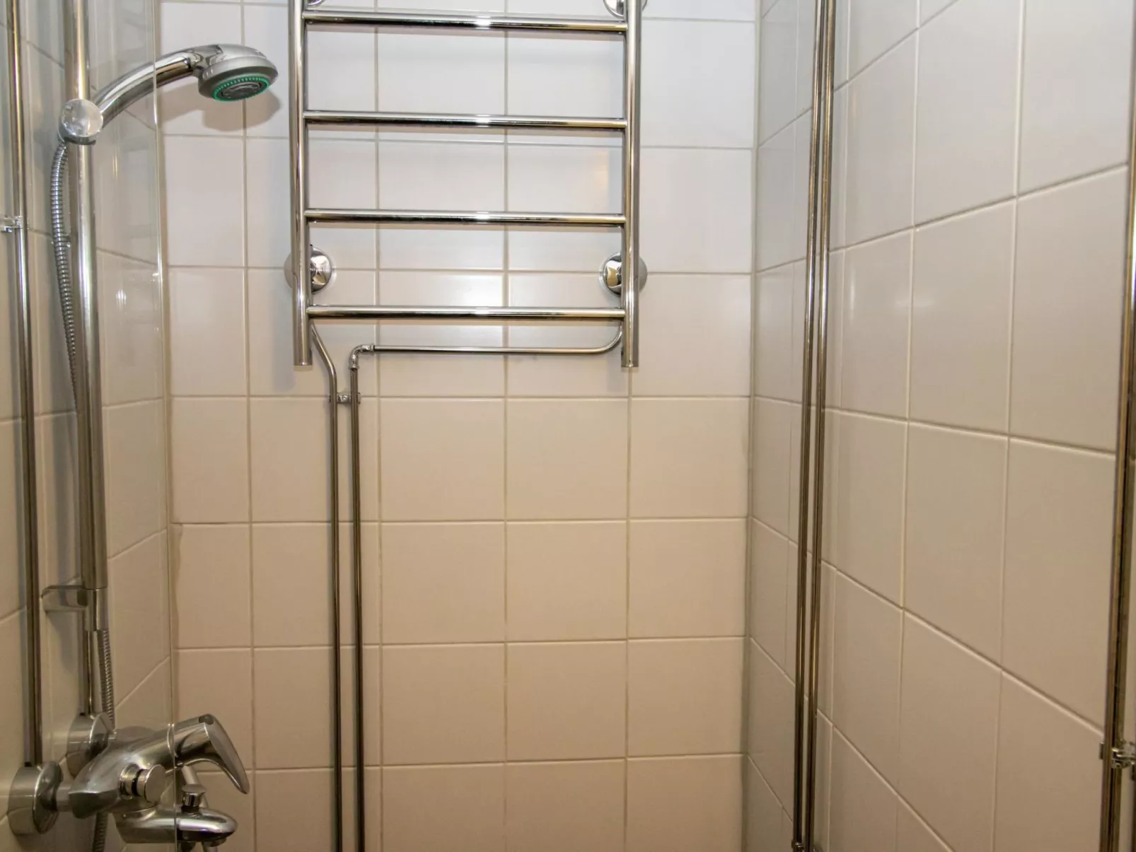 Kylpylä-hotelli, huone 152-Binnen