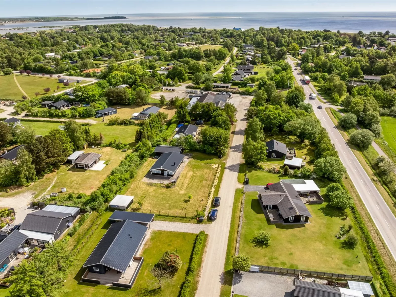 "Ebertine" - 740m to the fjord-Buiten