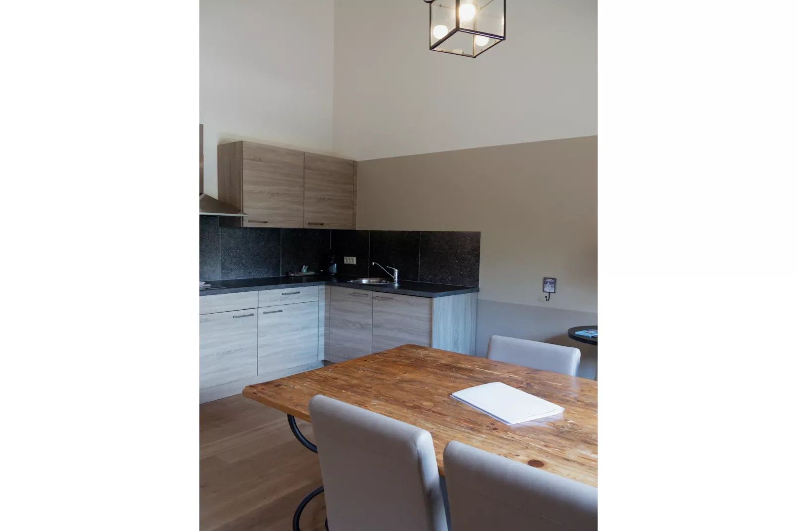 Luxe appartement Nous - Begane grond-Keuken