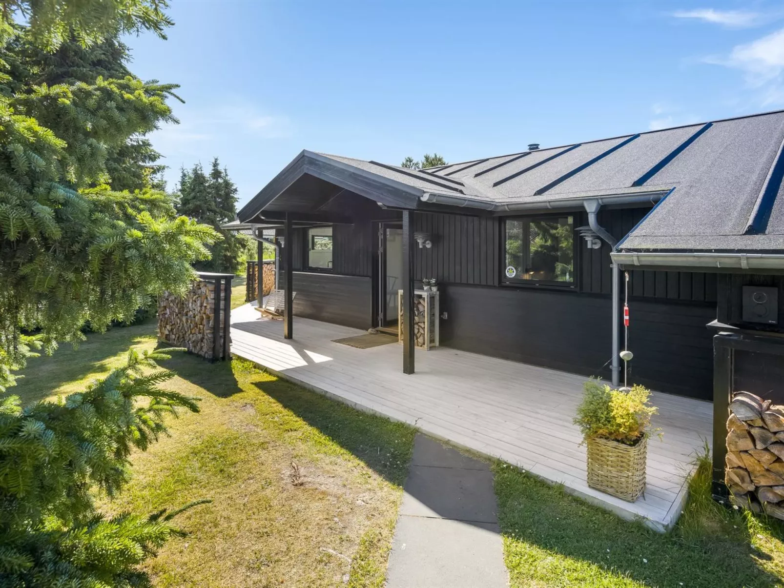 "Verner" - 990m from the sea-Buiten