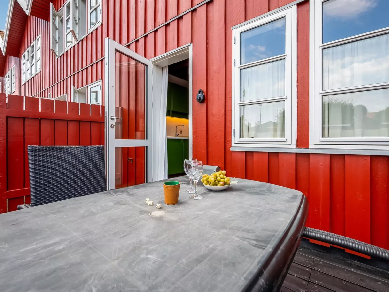 "Ulvi" - 15m from the sea-Buiten