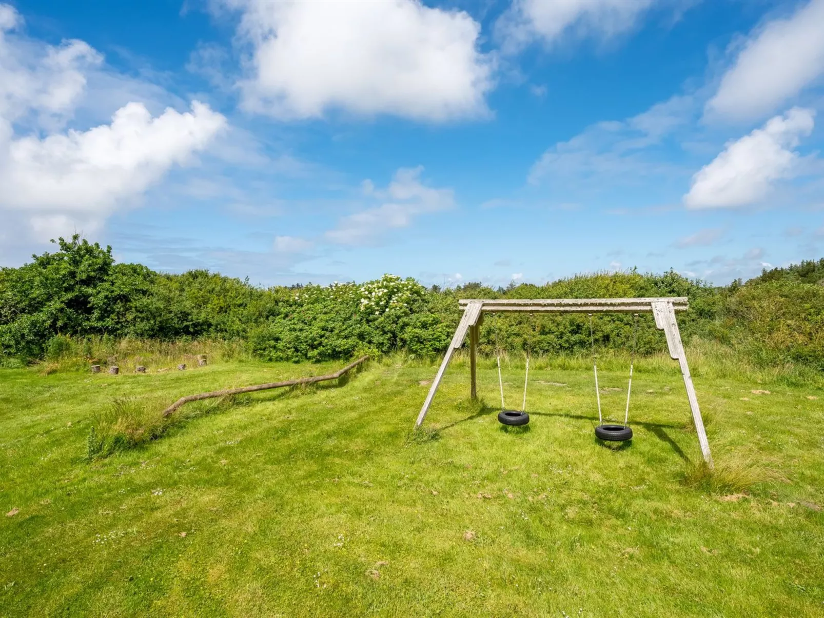 "Ernesta" -  from the sea-Buiten