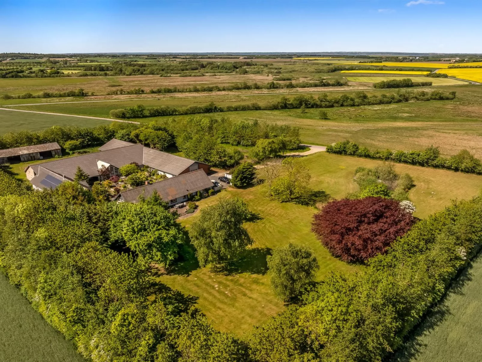 "Elia" - 5km to the fjord-Buiten