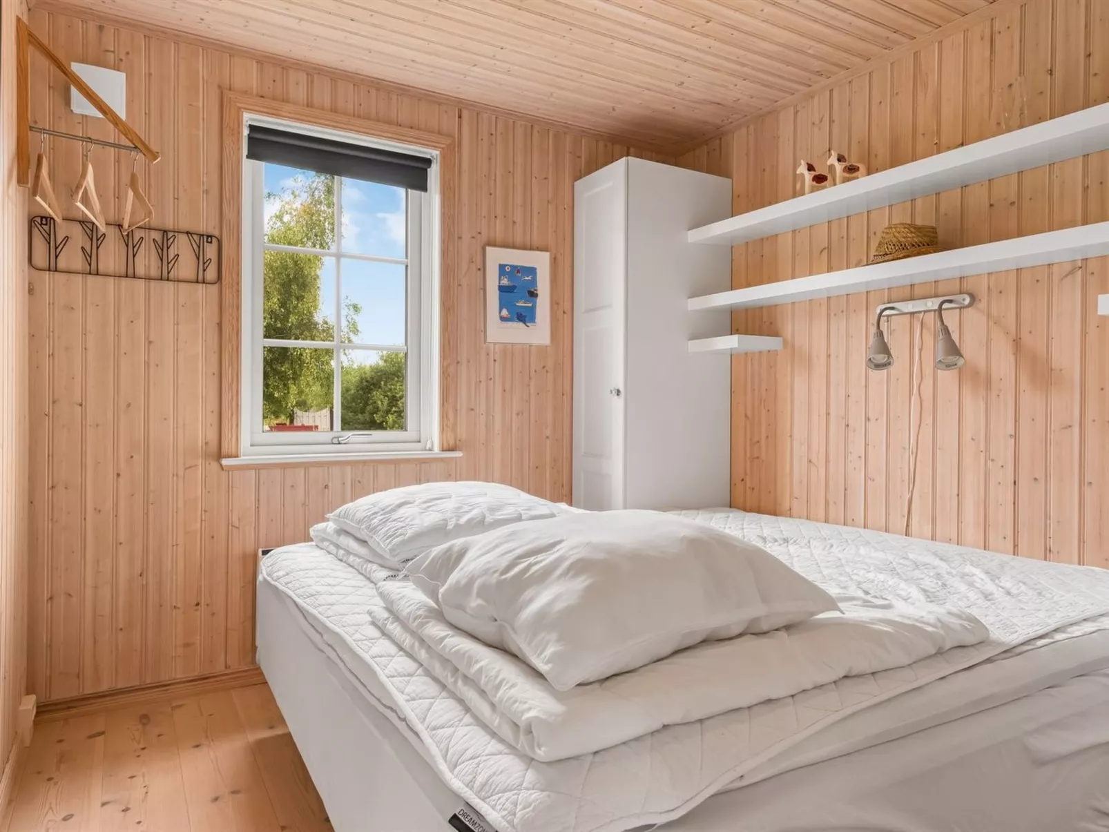 "Thine" - 800m from the sea-Binnen