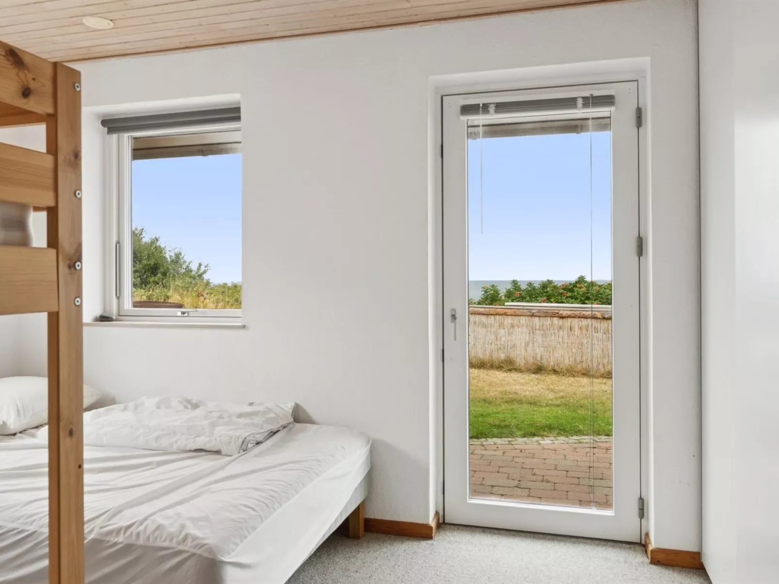 "Dzavid" - 50m from the sea-Binnen