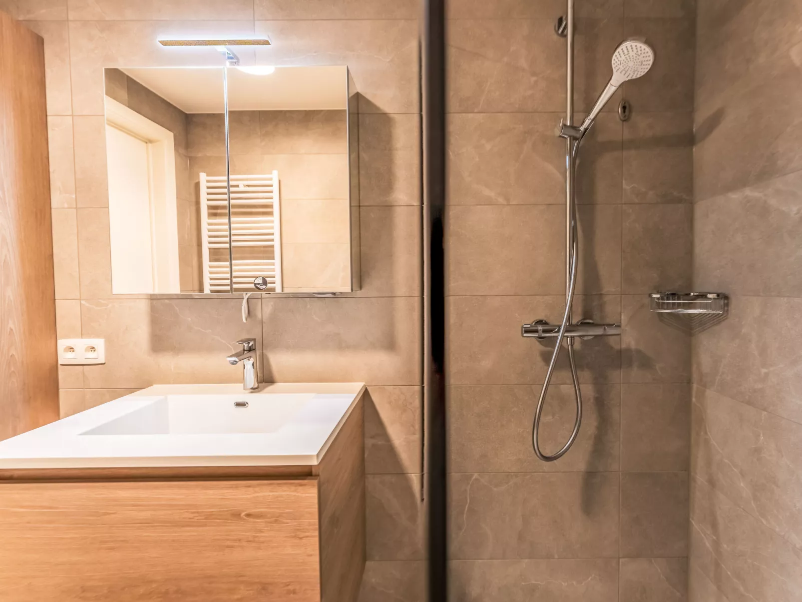 C-Dream I with lateral seaview-Binnen