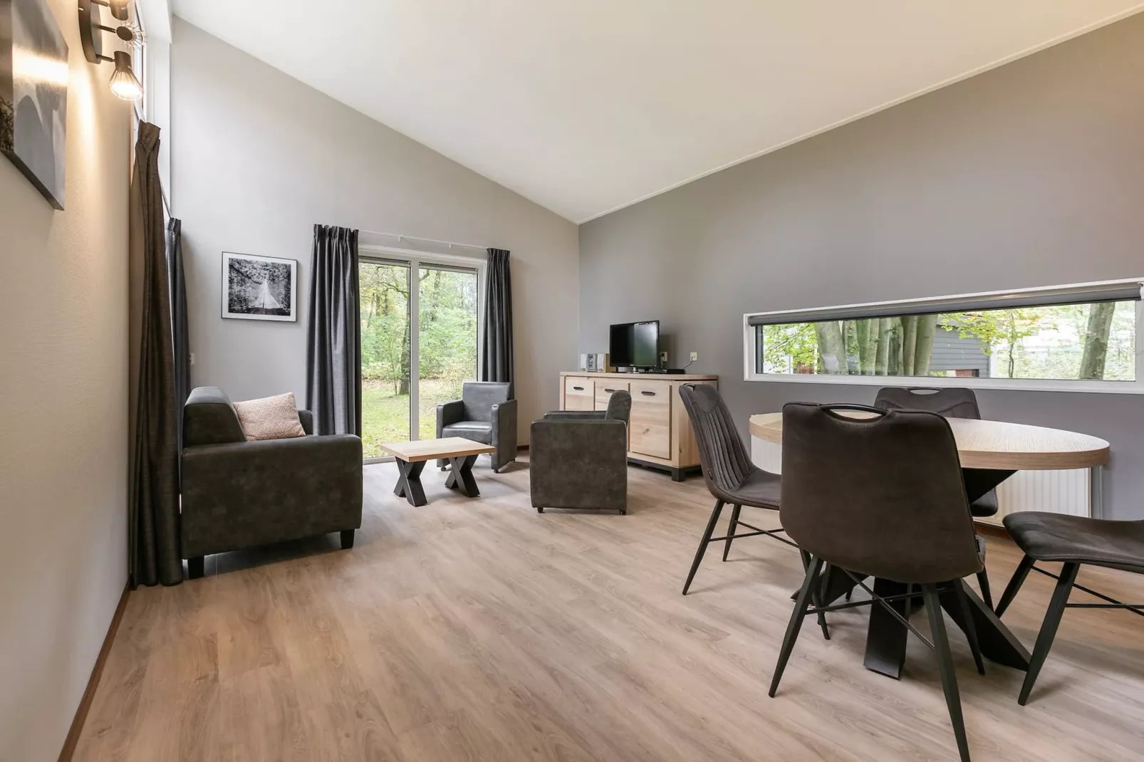 Vakantiepark de Berkenhorst 14-Eetkamer