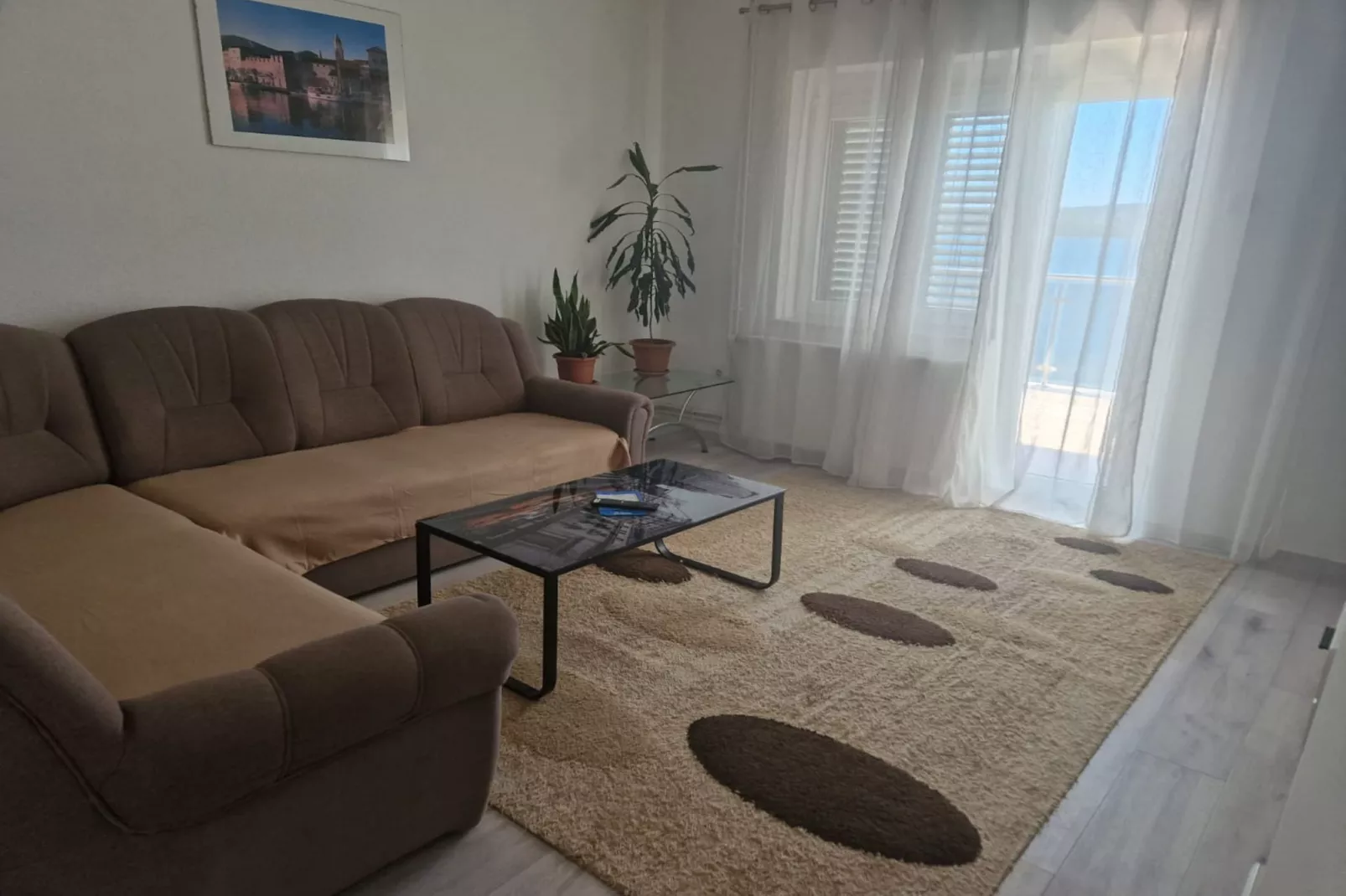 Three-Bedroom Apartment With Sea View A2-Woonkamer
