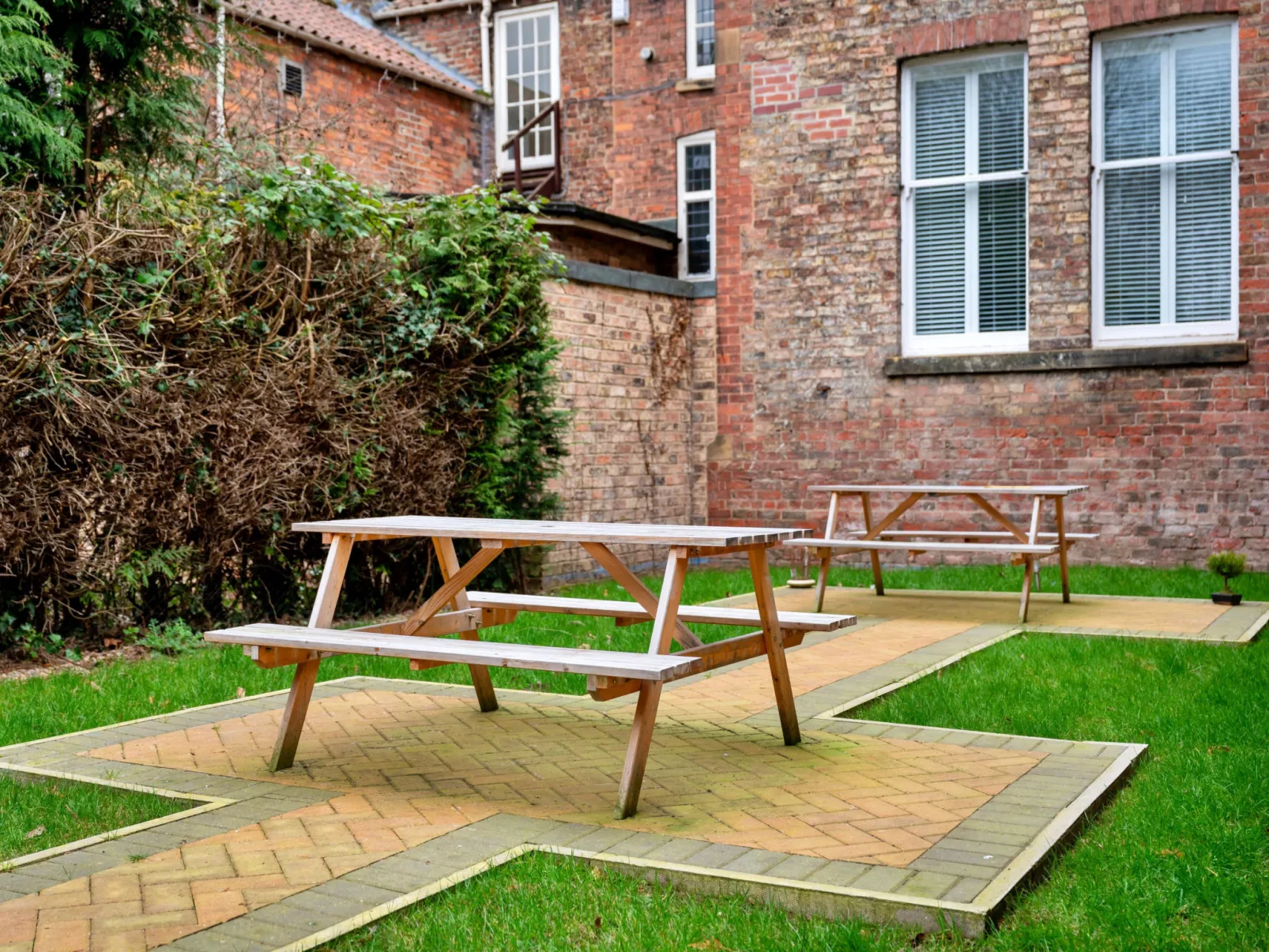 The Bank House-Buiten