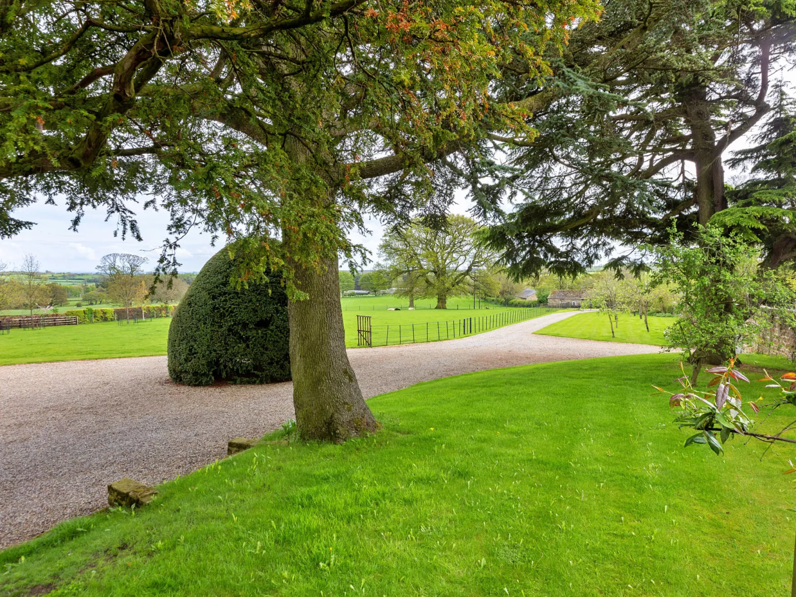 The Old Estate Office Nr Grantley Hall-Buiten