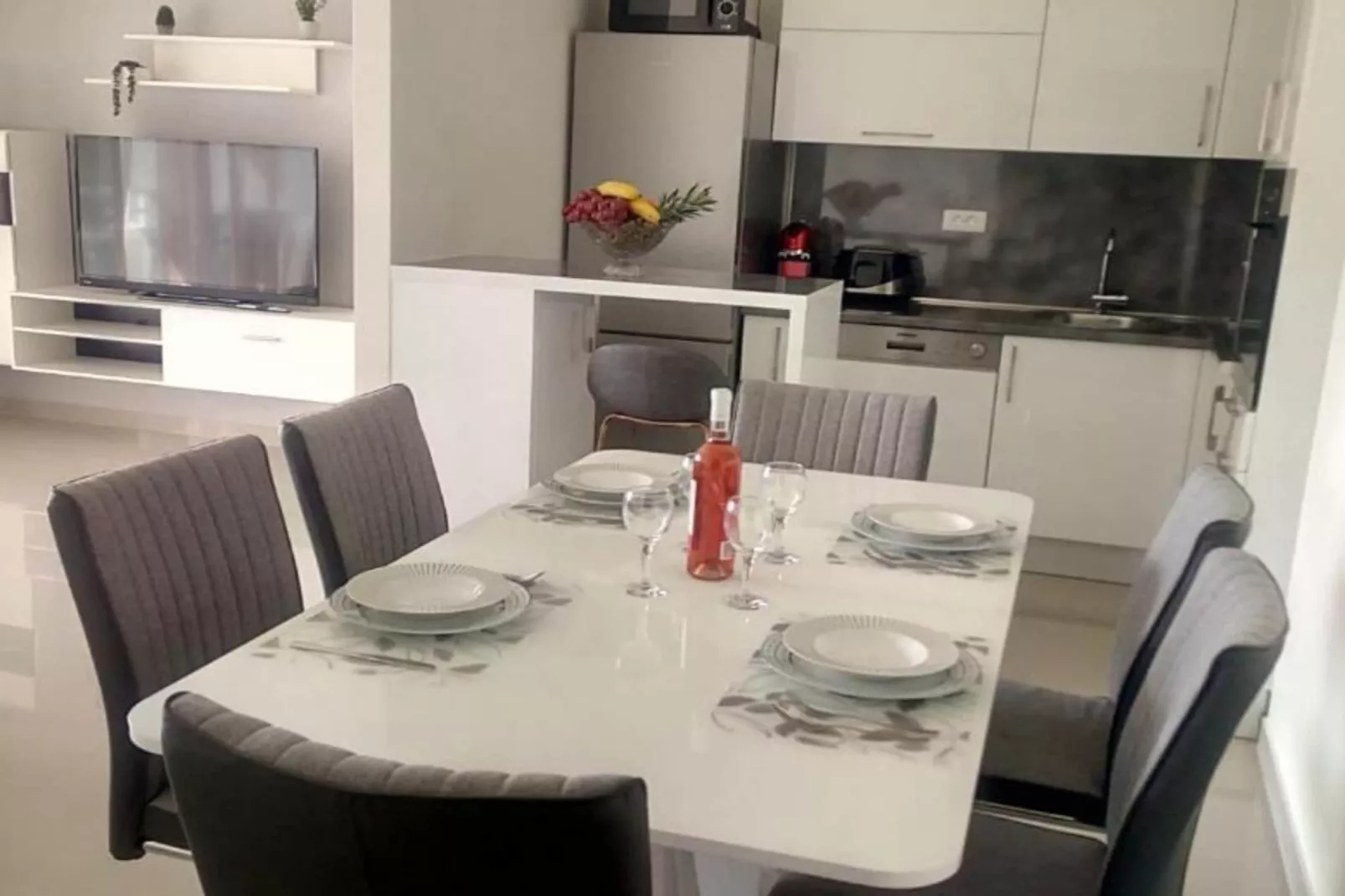 Apartment Sunshine Trogir - Three Bedroom Apartment with Balcony-Eetkamer