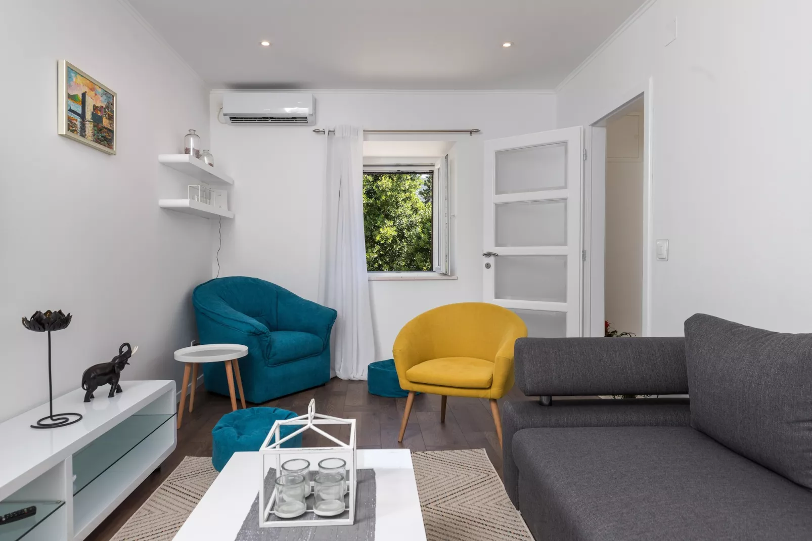 Holiday Home Monika - Two Bedroom Holiday Home with Terrace and Sea View-Woonkamer