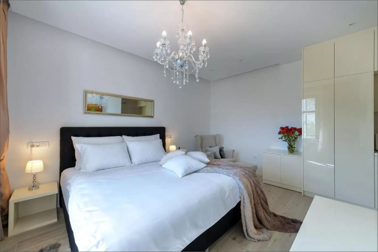 Deluxe Room with King Bed (2)-Slaapkamer