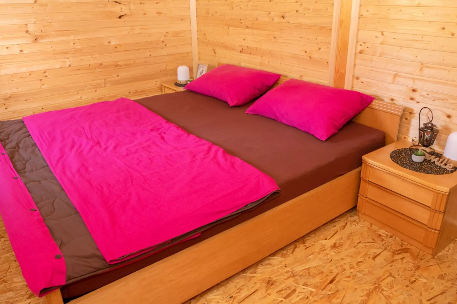 Robinzonski Kamp Hofman - Private Bungalow-Slaapkamer