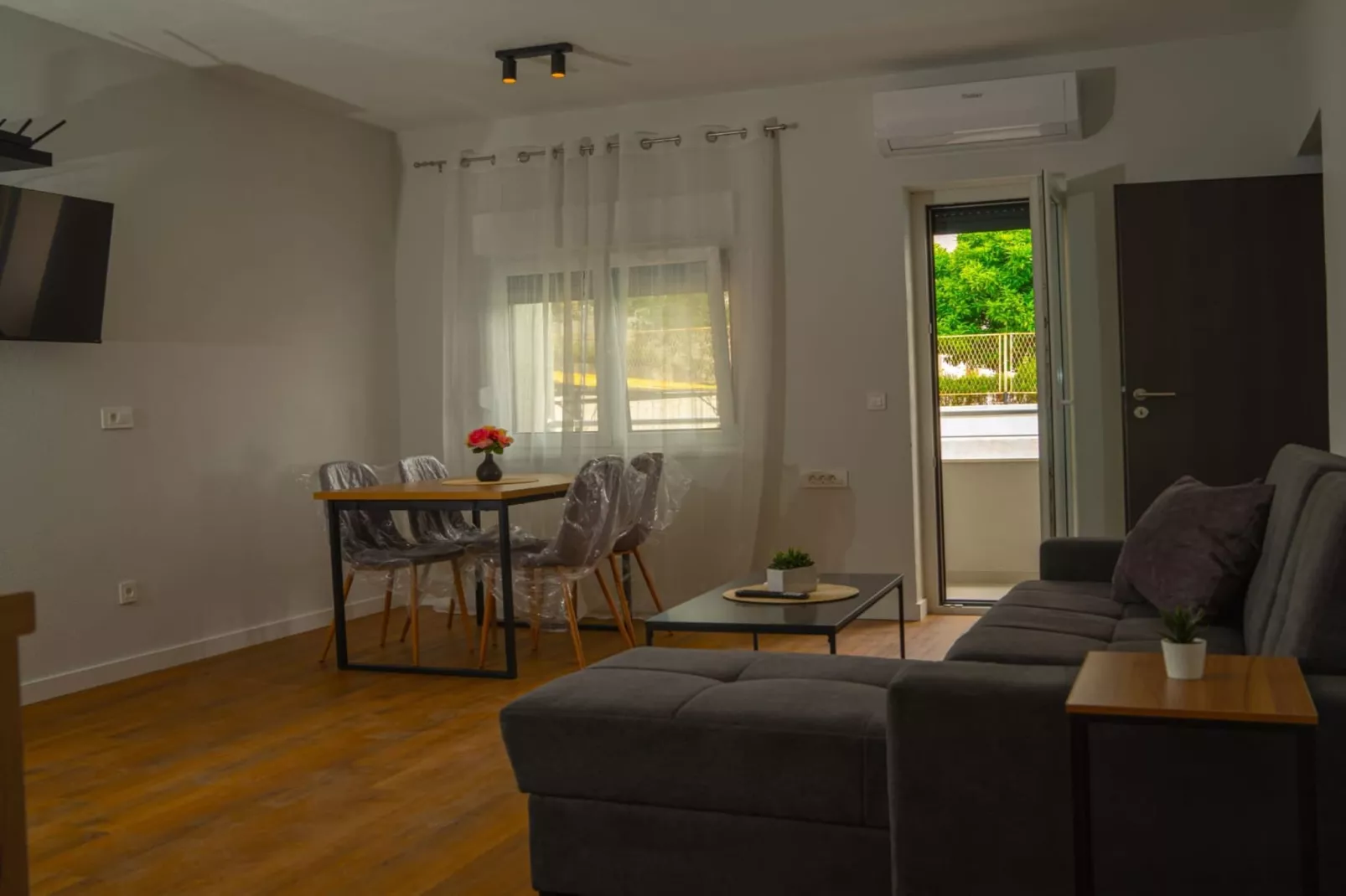 One-Bedroom apartment Standard (A2)-Eetkamer