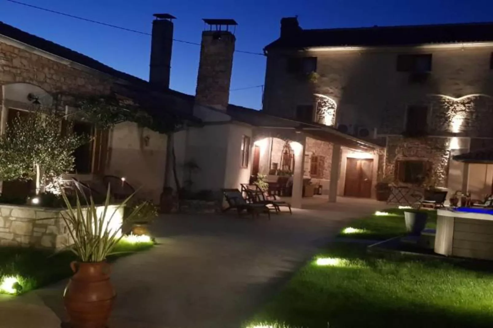 One bedroom apartment ( Ground floor) -(A4)-Buitenlucht