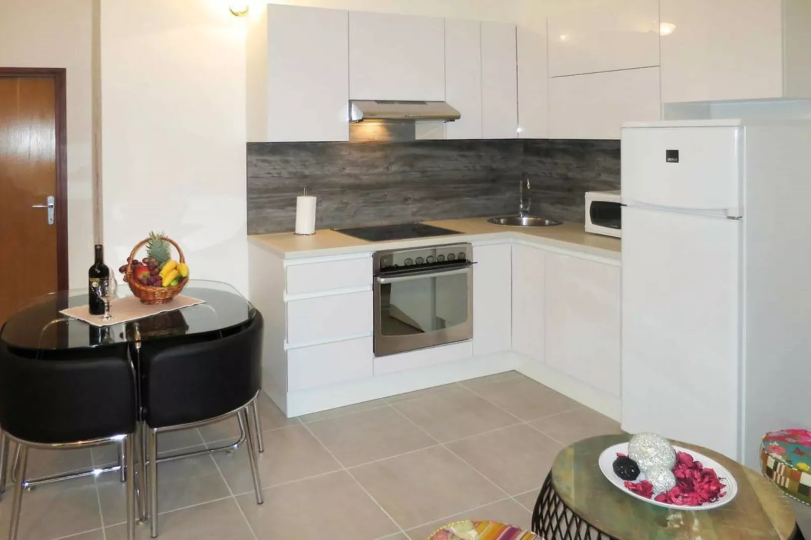 Sea-View Apartments with Pool, Terrace, and Outdoor Lounge in Scenic Čiovo Island - Two Bedroom Apartment (Owner Sollis I)-Keuken