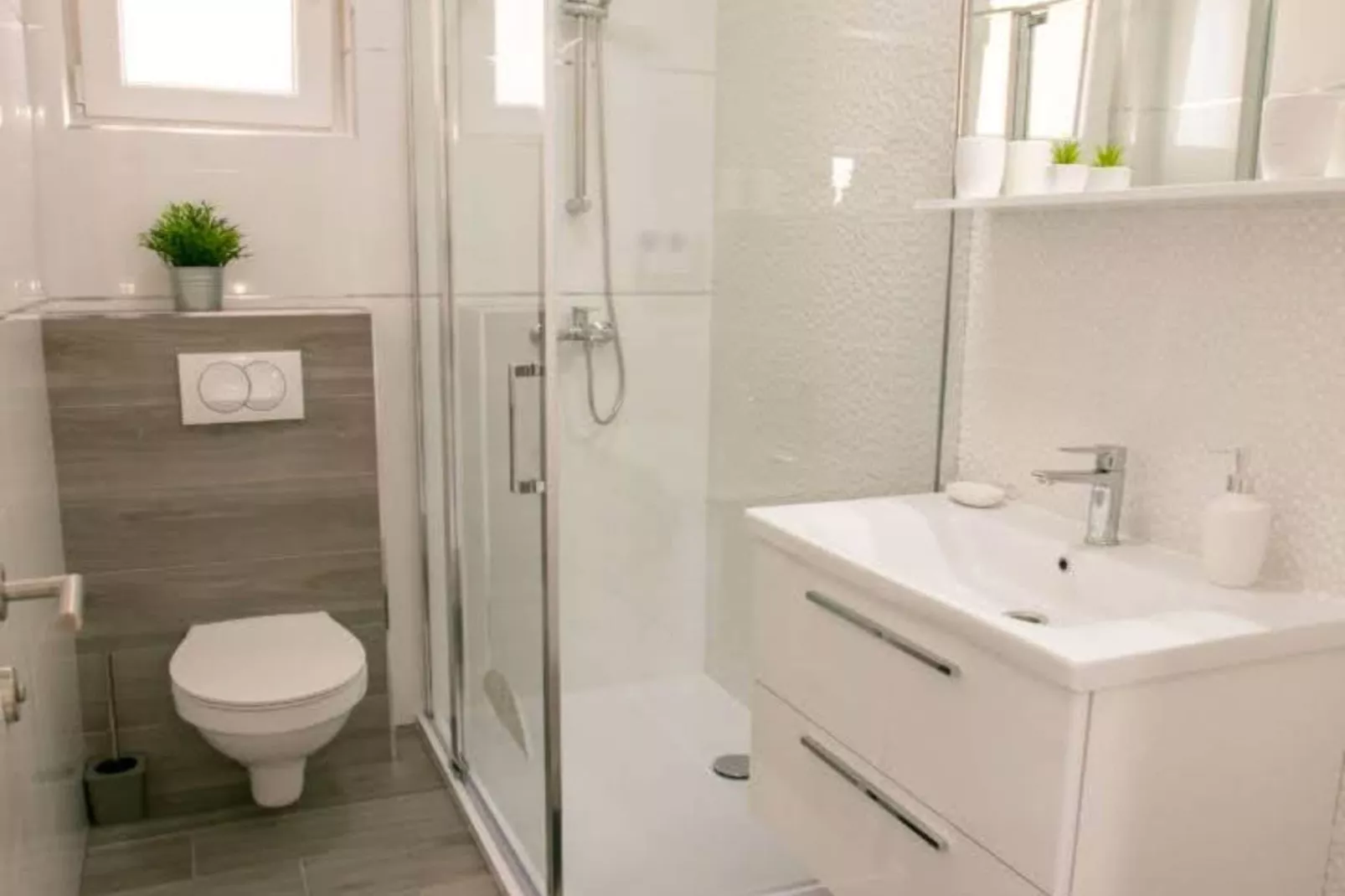 Studio With Balcony-Badkamer