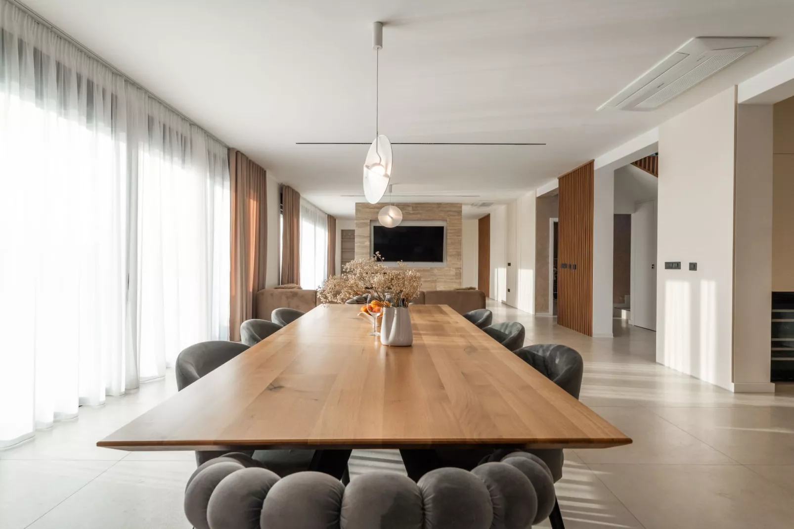 Villa Freedom - Five Bedroom House with Balcony-Eetkamer