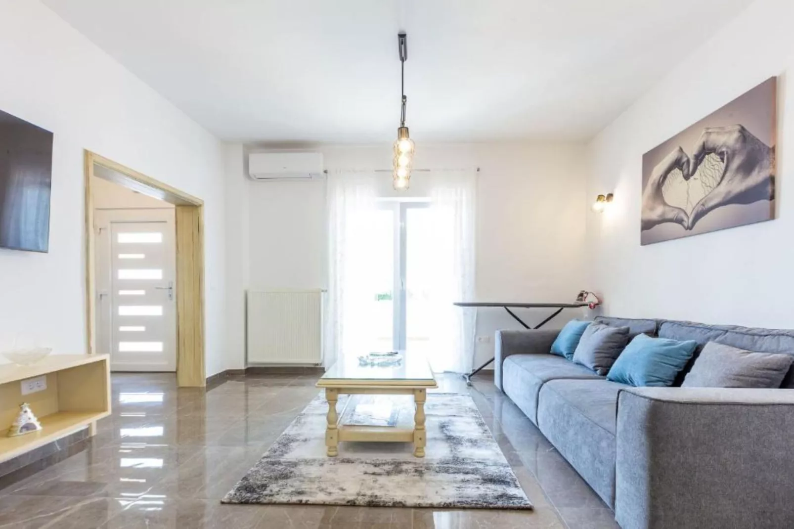 Peaceful Murvica Villa Pool, Garden, and Modern Comfort - Two Bedroom Holiday Home with Private Pool-Woonkamer