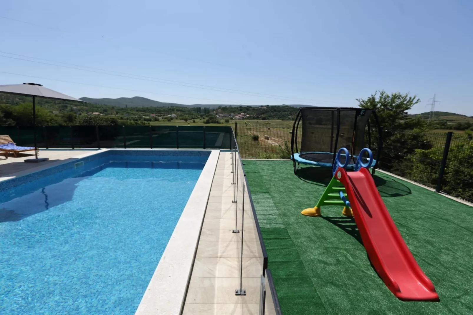 Holiday Home Marana - Five Bedroom Holiday Home-Zwembad