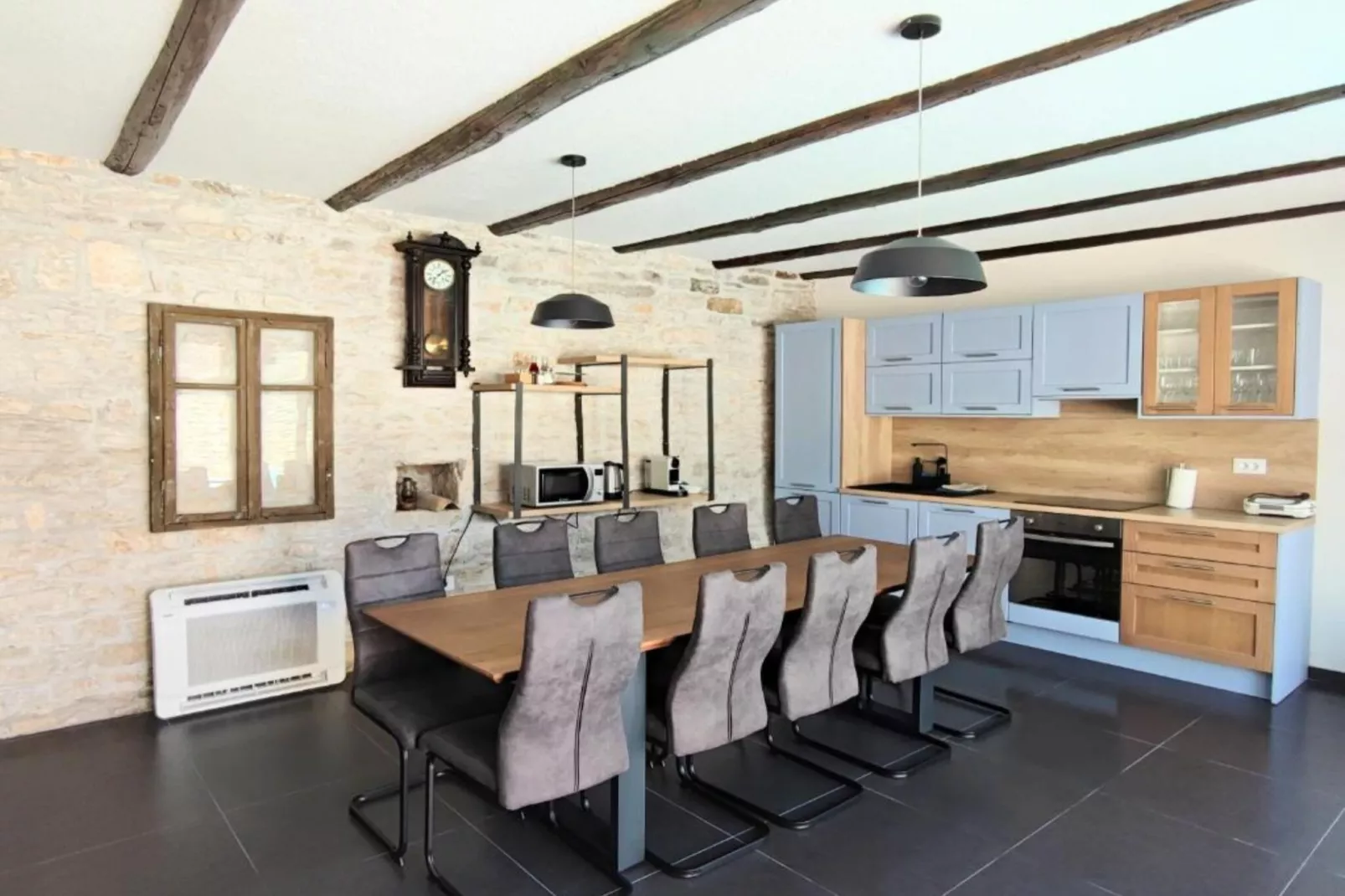 Villa Galant with Pool & Sauna Maružini-Eetkamer