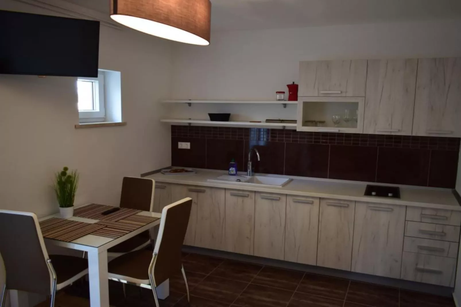 Zevnik Quiet Retreat with Stunning Views and Equestrian Activities - Standard One Bedroom Apartment-Keuken