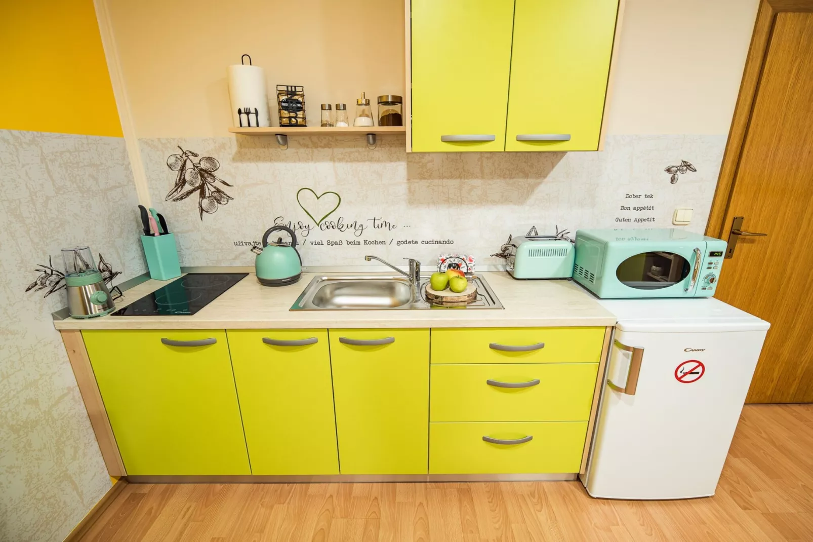 Elegant and Stylish Retreat Apartments with Terrace - Studio Apartment with Terrace-Keuken