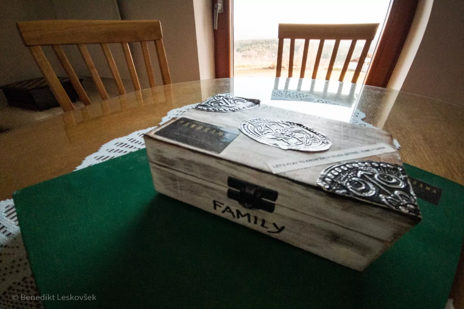 Rustic Refuge Glamping with Hot-Tub and Sauna - Two Bedroom Apartment with Terrace-Eetkamer