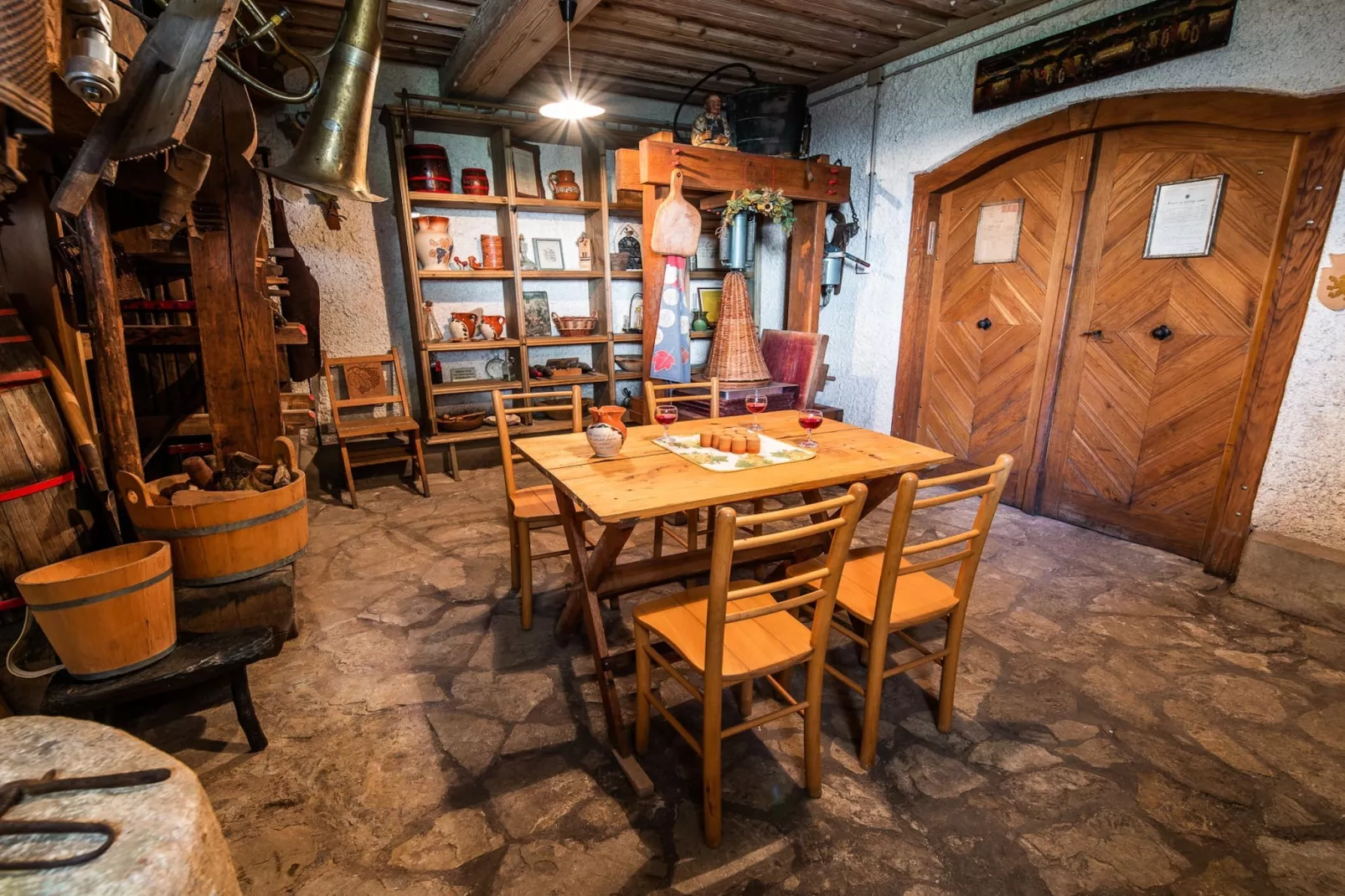 Cozy Countryside Retreat Villa with Hot-Tub - Two Bedroom Villa with Hot Tub-Eetkamer