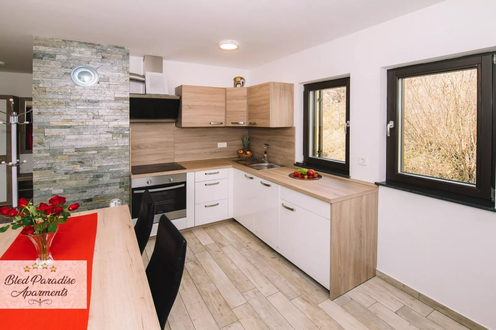 Bled Prestigious and Stylish Apartments - Standard One Bedroom Apartment with Balcony (owner 3)-Keuken