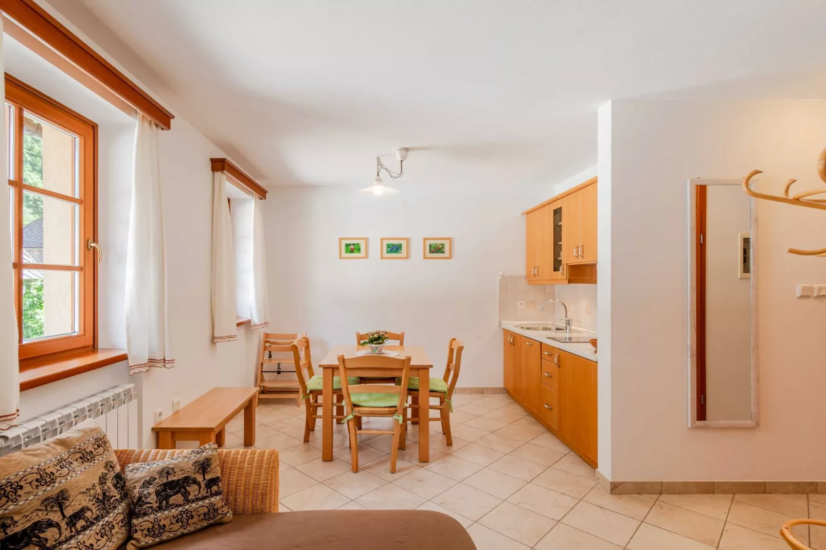 Log pod Mangartom Amazing Apartment with Balcony - One Bedroom Apartment with Balcony-Keuken