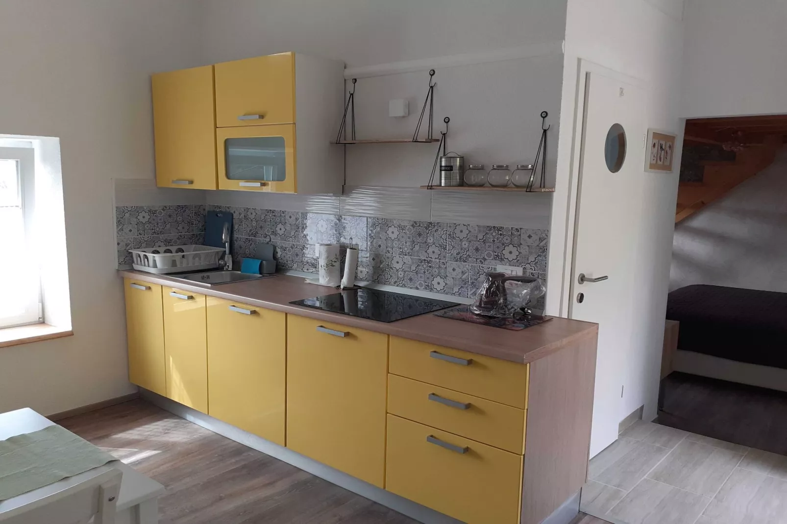 Secluded Authentic Apartment with Terrace - Studio Apartment with Terrace-Keuken